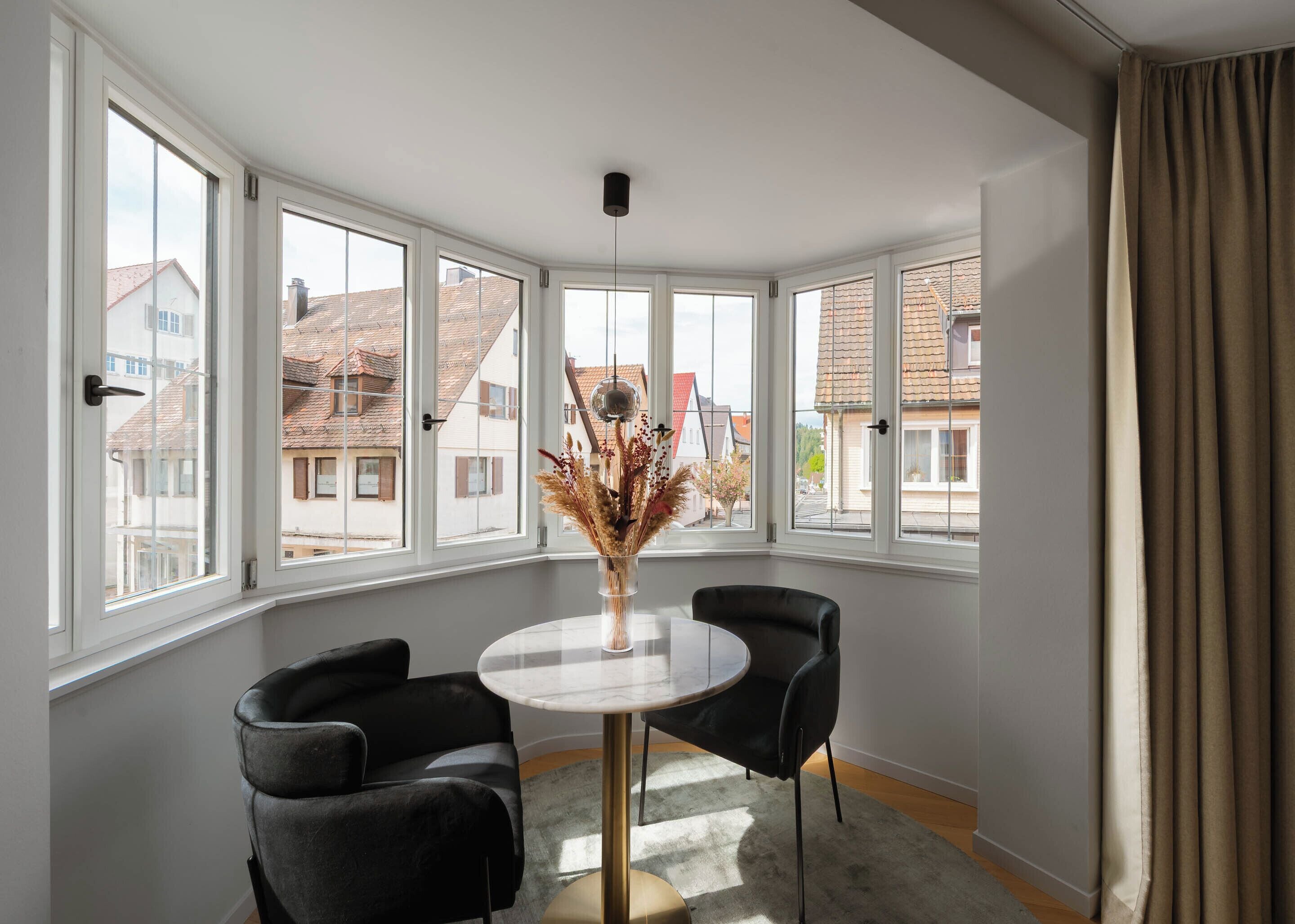 Komfort Suite | Individuell dekoriert, individuell eingerichtet, Schreibtisch