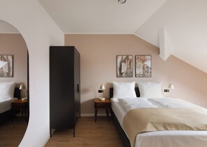 Doppelzimmer | Individuell dekoriert, individuell eingerichtet, Schreibtisch