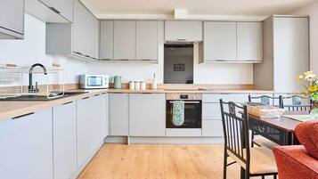Fridge, microwave, oven, coffee/tea maker