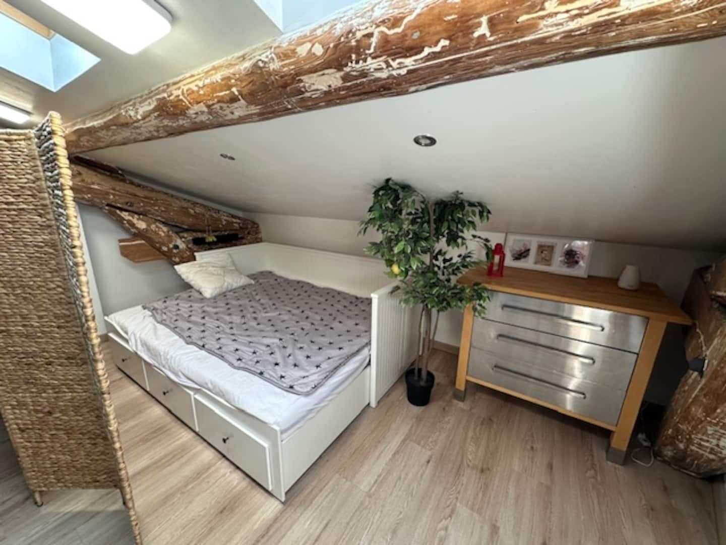 1 chambre, coffres-forts dans les chambres, fer et planche à repasser