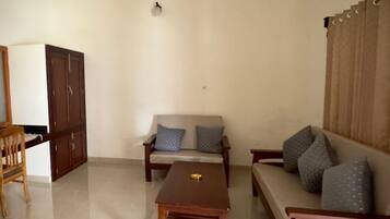 Deluxe Room | Living area