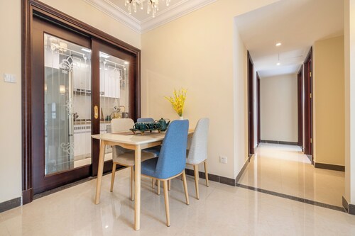 Spacious 3-bedroom apartment in perfect Xi'an with AC