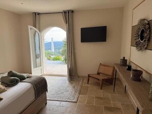 Room - Vrbo Property (La croix-valmer)