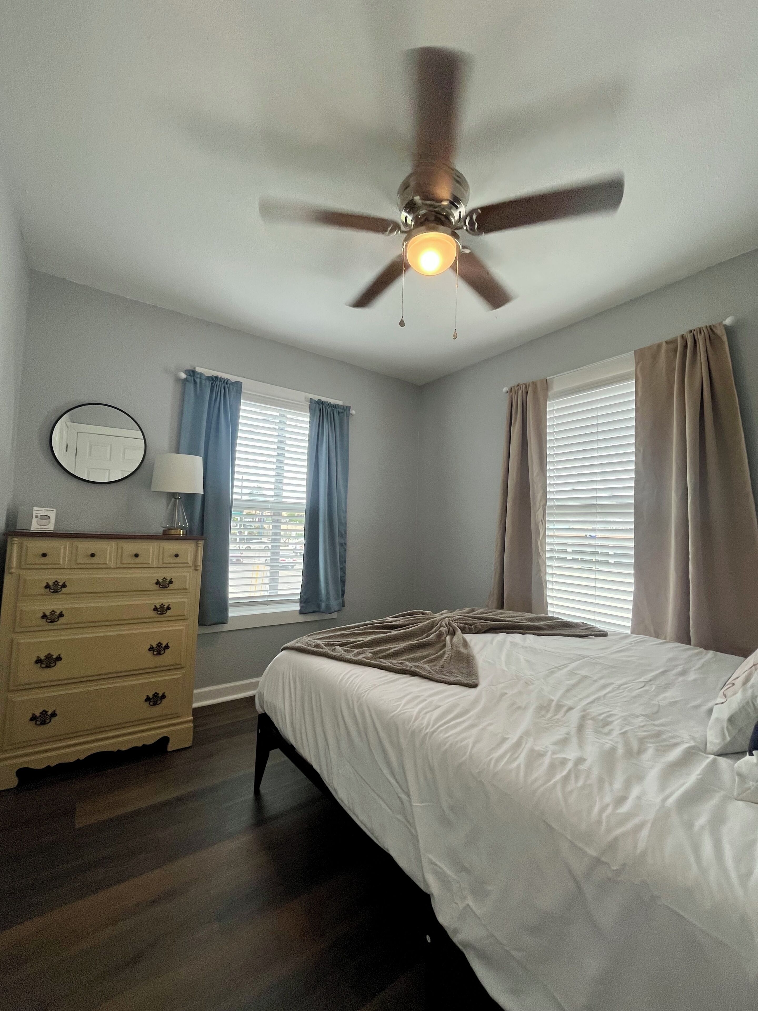 2 bedrooms, desk, iron/ironing board, free WiFi