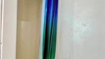 SĂšche-cheveux, serviettes fournies, savon, papier toilette