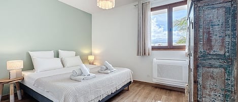 2 bedrooms, iron/ironing board, free WiFi, bed sheets
