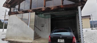 5 min. drive to Matsunoyama Onsen. Old private house for rent surrounded by terraced rice paddies and snow