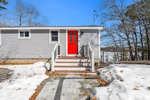 Exterior detail - Charming house in peaceful Plymouth perfect for your next getaway (Plymouth)