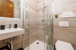 Shower, hair dryer, towels, soap - Vacation apartment in the center near the sea (Crikvenica)