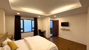 Premium Double Room, Balcony, Mountain View | Desk, free WiFi