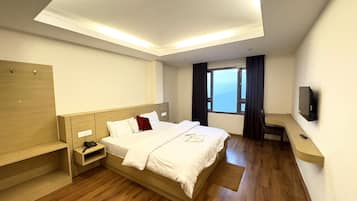 Chambre Triple Familiale, vue montagne | Bureau, Wi-Fi gratuit