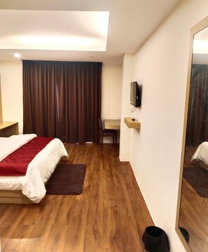Executive Double Room, Balcony, Mountain View - Swastik Inn beside swastik medical store (Gangtok)