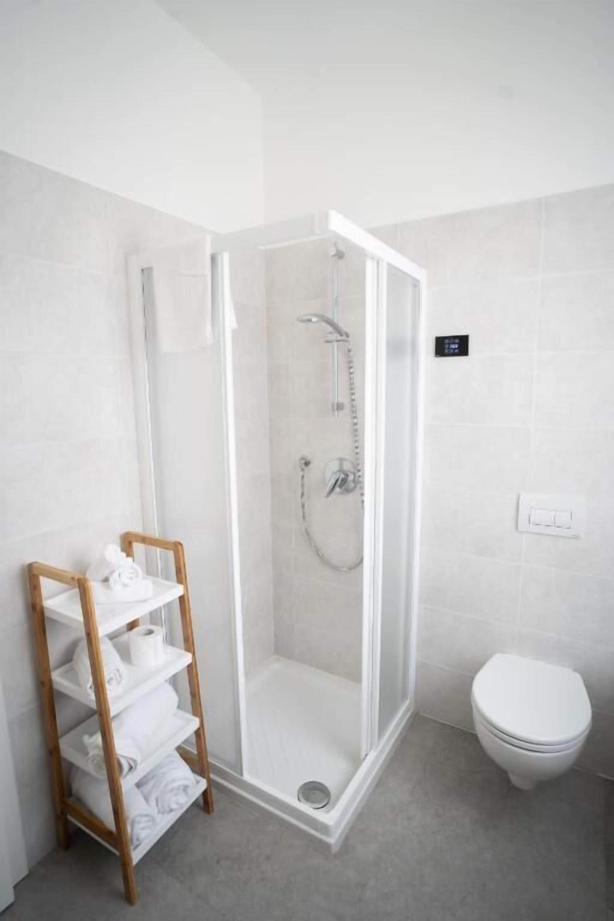 Apartment, Gartenblick | Badezimmer