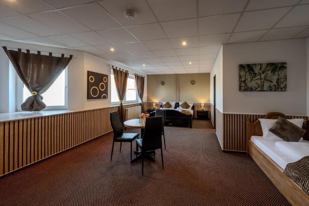 Standard-Dreibettzimmer | Schreibtisch, kostenloses WLAN