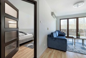 TV, offices - Comfortable Apartment with Balcony | Close to the Beach | Parking (Władysławowo)