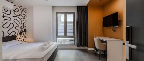1 bedroom, desk, WiFi, bed sheets