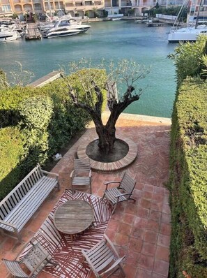 Outdoor dining - Vrbo Property (Grimaud)