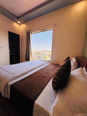 Deluxe Room | Desk, free WiFi - Hotel Shree Mangalam and Restaurant (Khatoo)