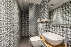 Hair dryer, towels - Midnight Studio 107 | Love in Colours Collection by PikHost (Durrës)