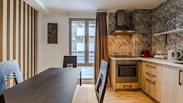 Fridge, oven, stovetop, toaster