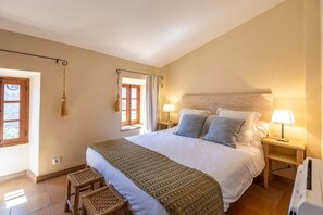 2 bedrooms, in-room safe, iron/ironing board, free WiFi - Cosy Townhouse with views (Pollensa / Pollença)