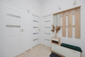 Interior - Comfortable Apartment | 2 Bedrooms | Close to Metro. (Warszawa)