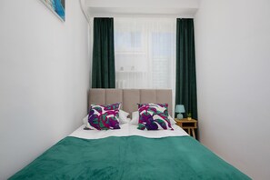 2 bedrooms, iron/ironing board, travel cot, WiFi - Comfortable Apartment | 2 Bedrooms | Close to Metro. (Warszawa)