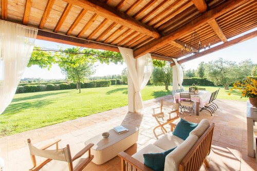 Podere La Sassicaia – Villa with Private Pool in the Tuscan Hills