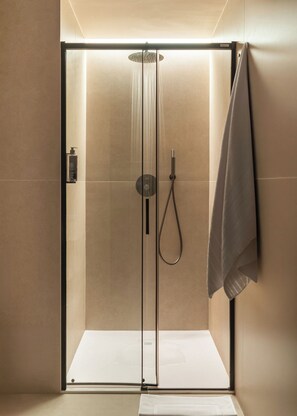 Queen Room | Bathroom - Limehome London Queen Victoria Street (London)