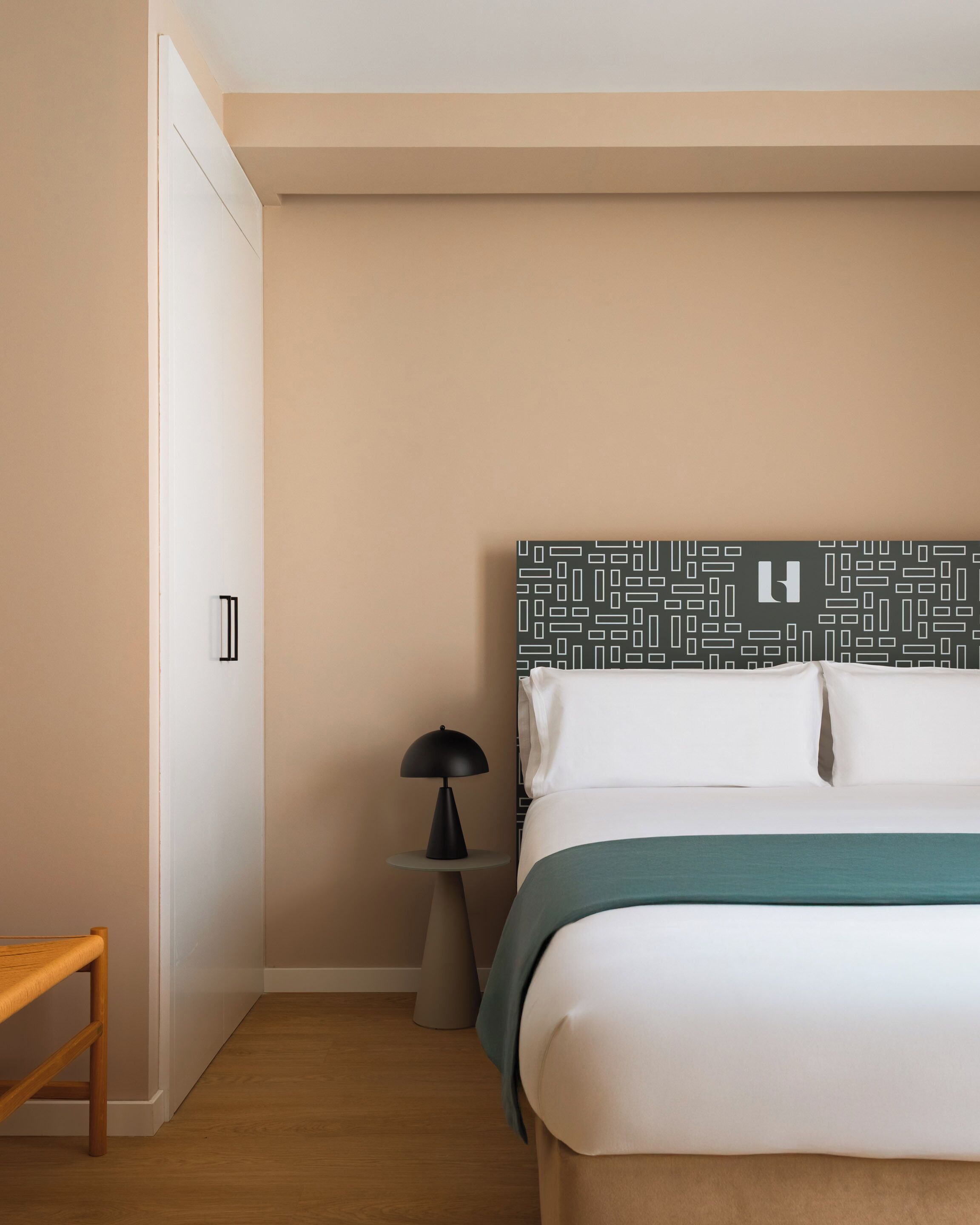 Queen Room | Individually decorated, individually furnished, desk, laptop workspace