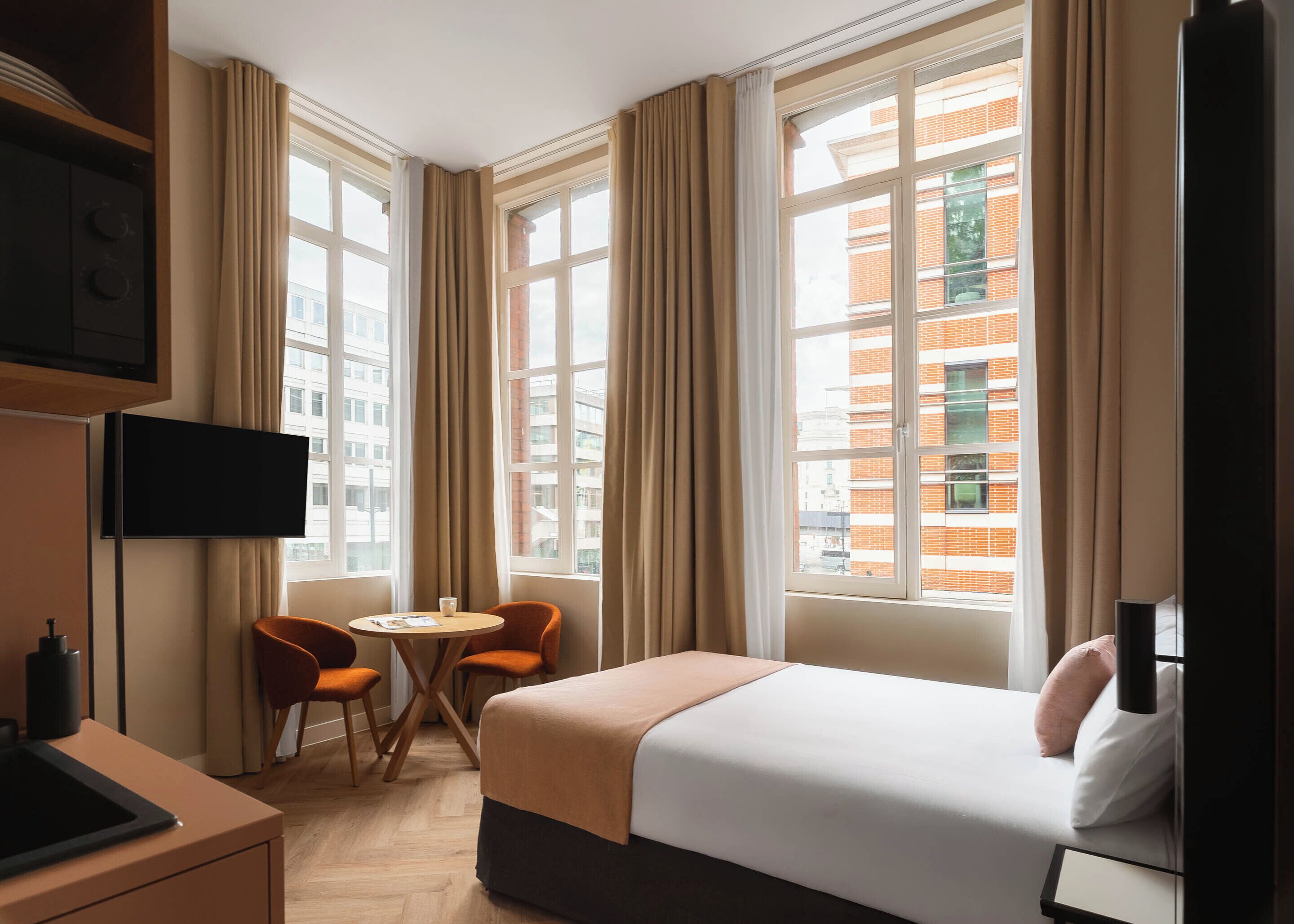 Suite | Individuelt dekorert, individuelt innredet og skrivebord