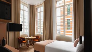 Suite | Individuelt dekorert, individuelt innredet og skrivebord