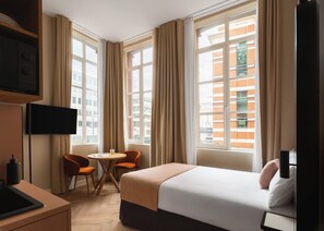 Individually decorated, individually furnished, desk, laptop workspace - Limehome London Queen Victoria Street (London)