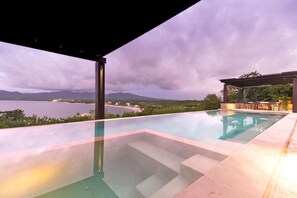 An infinity pool with a view of the sea and mountains. - Estate La Sierra in Punta Mita (Punta de Mita)