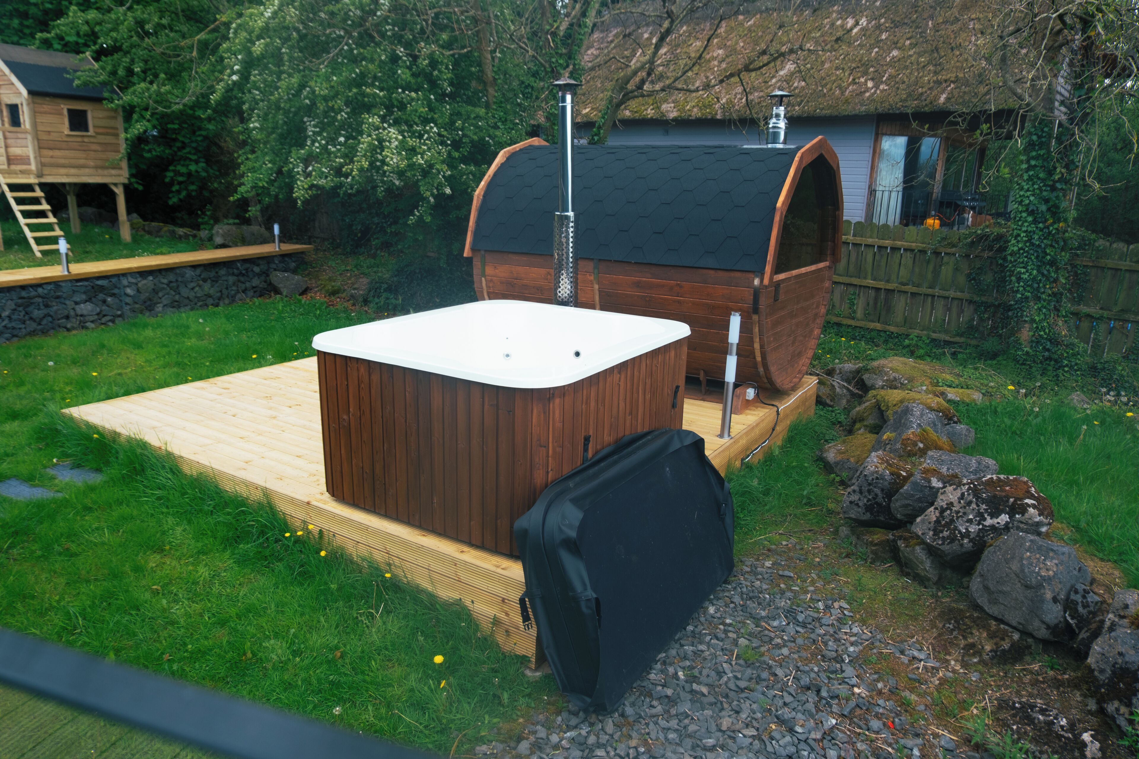 Outdoor spa tub