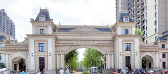 Charming 2-bedroom apartment with AC in vibrant Xi'an