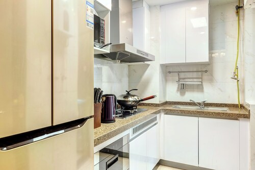 Charming 2-bedroom apartment with AC in vibrant Xi'an
