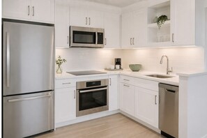 Private kitchen - Cozy 1BR Downtown Escape. Big City, Cozy Stay! (Toronto)