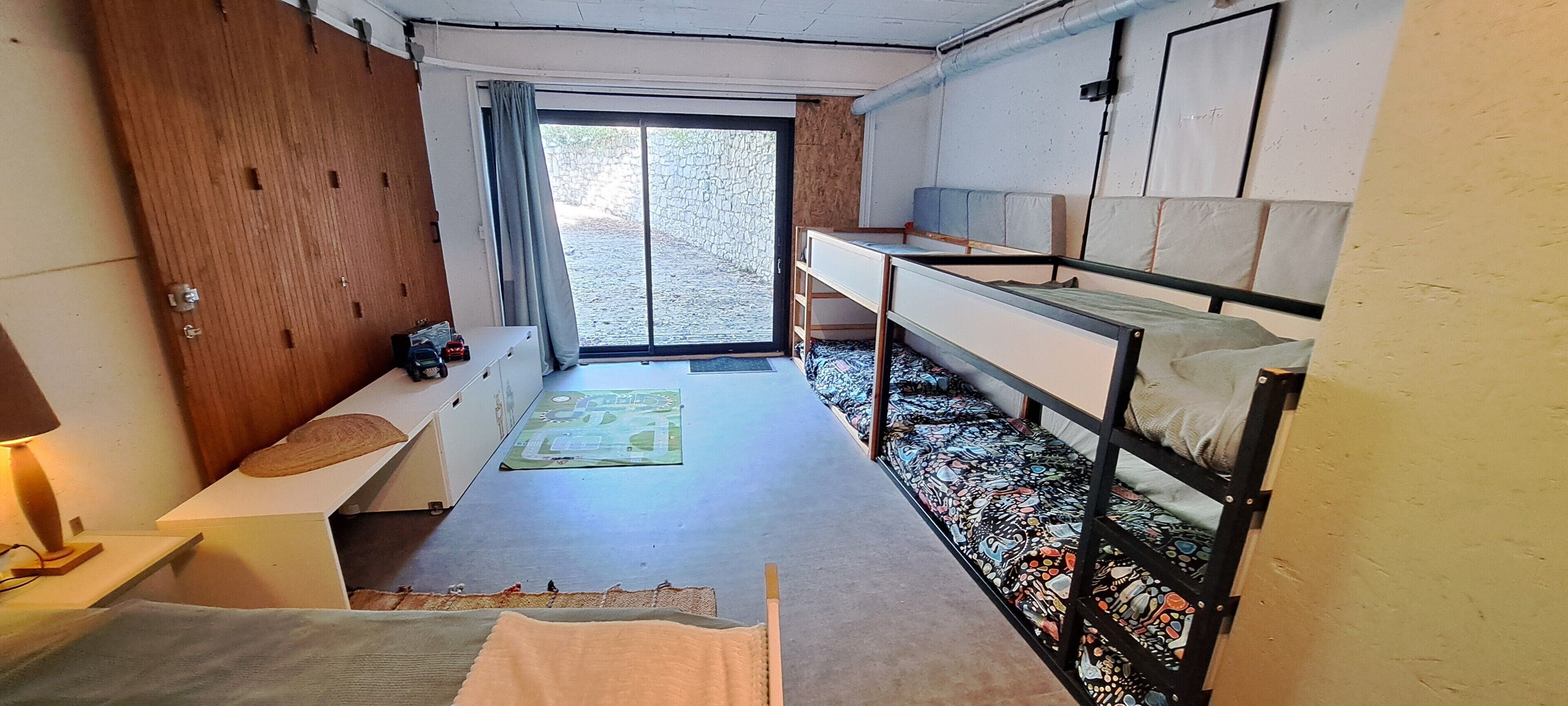 4 habitaciones, tabla de planchar con plancha y wifi 