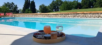 Villa with 360° Views, Private Pool, Lake View and Wi-Fi