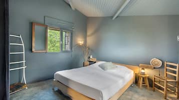 4 habitaciones, tabla de planchar con plancha y wifi