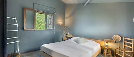 4 slaapkamers, een strijkplank/strijkijzer, wifi