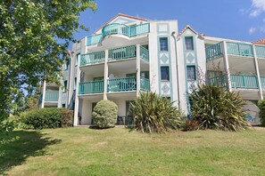 Exterior - La Terrasse du Golf Bourgenay – Spacious Apartment with Large South-Facing Terrace (Talmont-Saint-Hilaire)
