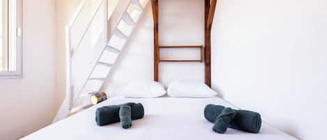 2 bedrooms, iron/ironing board, bed sheets