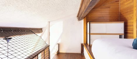 2 chambres, fer et planche Ă repasser, literie fournie