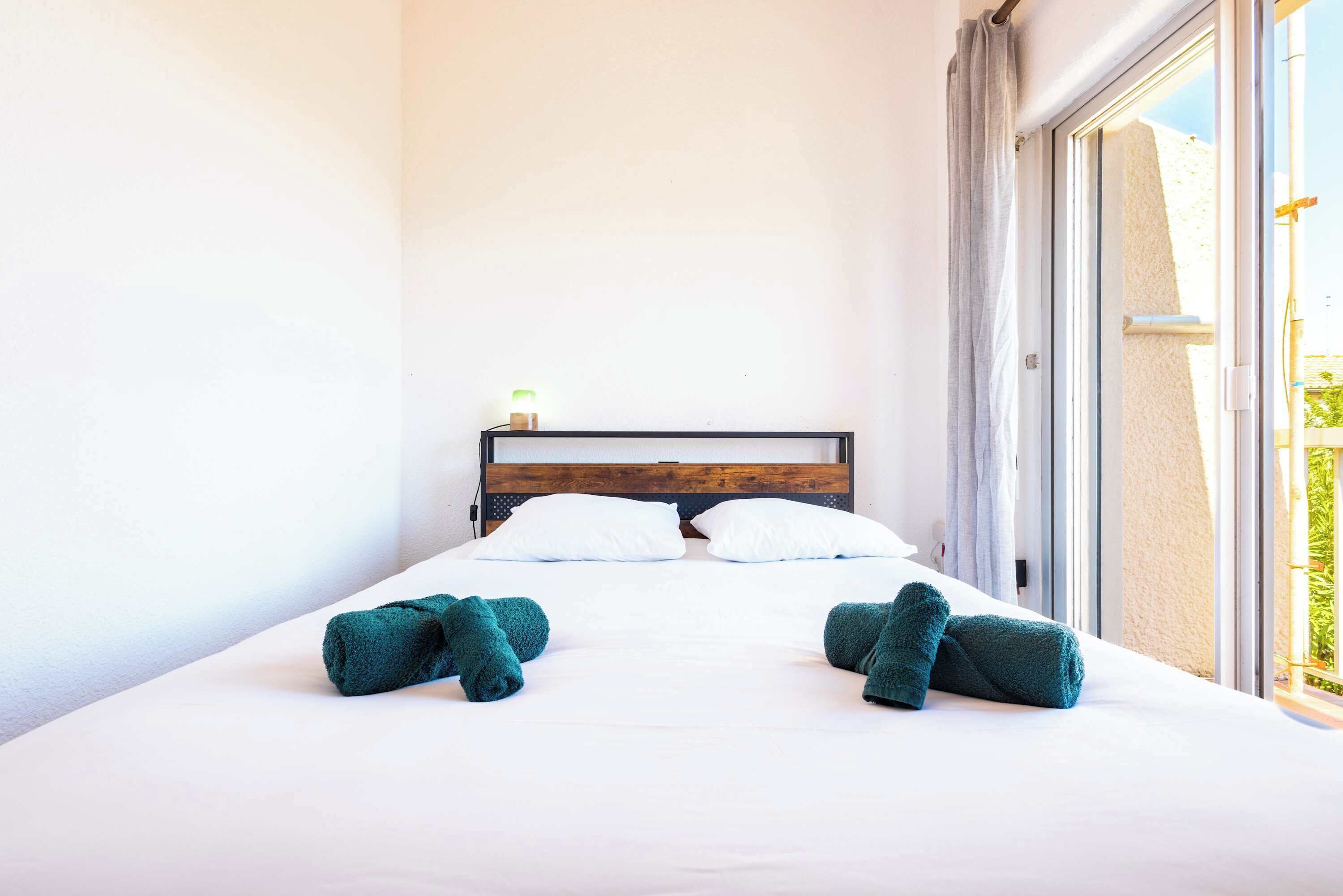 2 slaapkamers, een strijkplank/strijkijzer, beddengoed