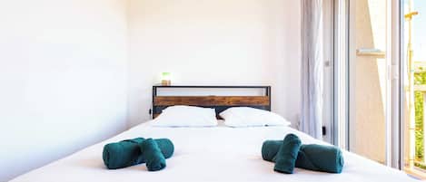 2 chambres, fer et planche à repasser, draps fournis