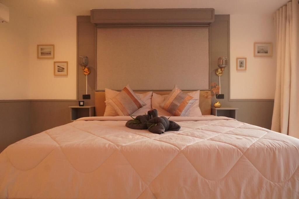 Phòng đôi Deluxe, ban công, quang cảnh biển | Bộ đồ giường cao cấp, chăn bông, minibar, két bảo mật tại phòng 