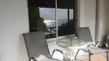Superior tweepersoonskamer, balkon, uitzicht op zee | Buiten dineren