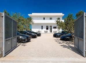 Exterior - Studio Luce with Shared Garden, Kitchen, Wi-Fi, and Air Conditioning (Boncore)